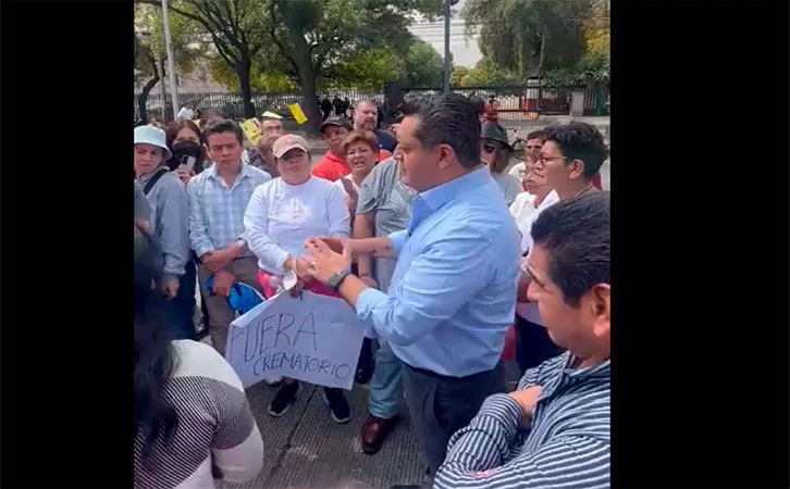 Denuncian vecinos de GAM crematorio clandestino en la zona