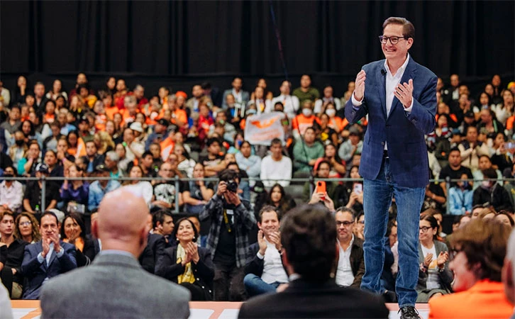 Salomón Chertorivski se registra para Jefatura CDMX