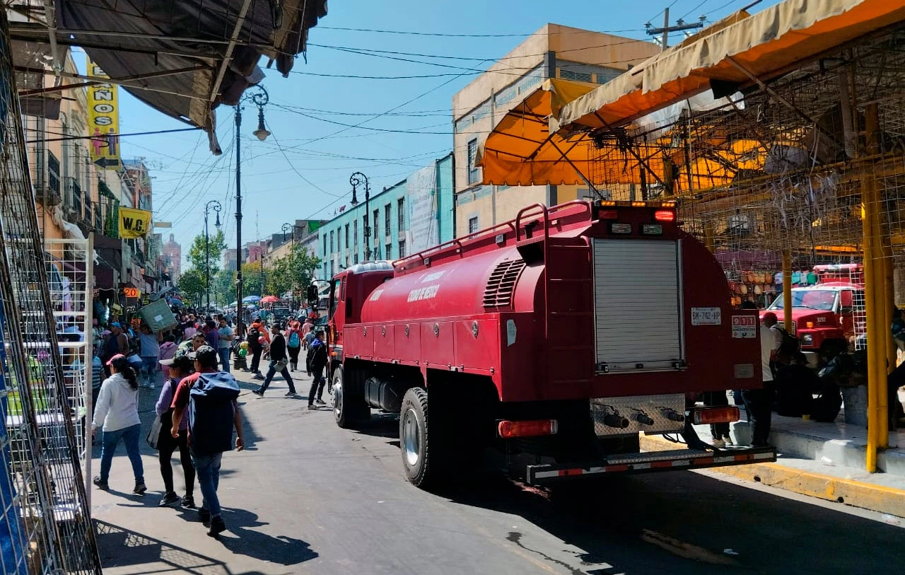 Pérdidas millonarias y 500 personas afectadas por incendio en Plaza Oasis