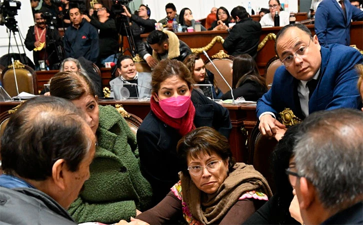 Revientan sesión ordinaria para invalidar o ratificar a Ernestina Godoy