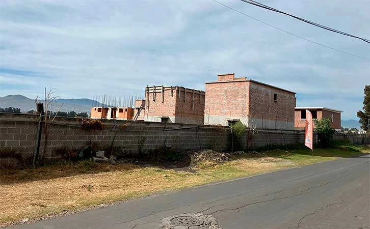 Martí Batres “facilita” proyectos de vivienda a líderes de Morena