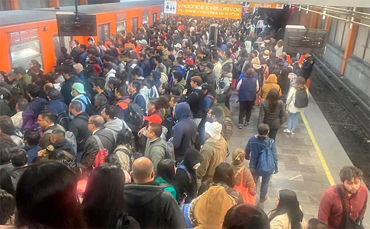 Denuncian usuarios retrasos de trenes del Metro en L7