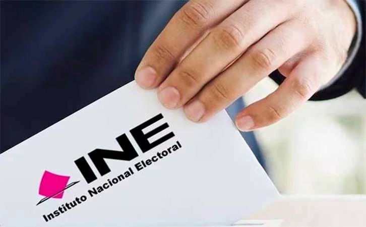 Piden a INE extender dos semanas más plazo para renovar INE