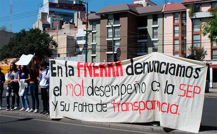 Protesta FNERRR en las afueras del TecNM