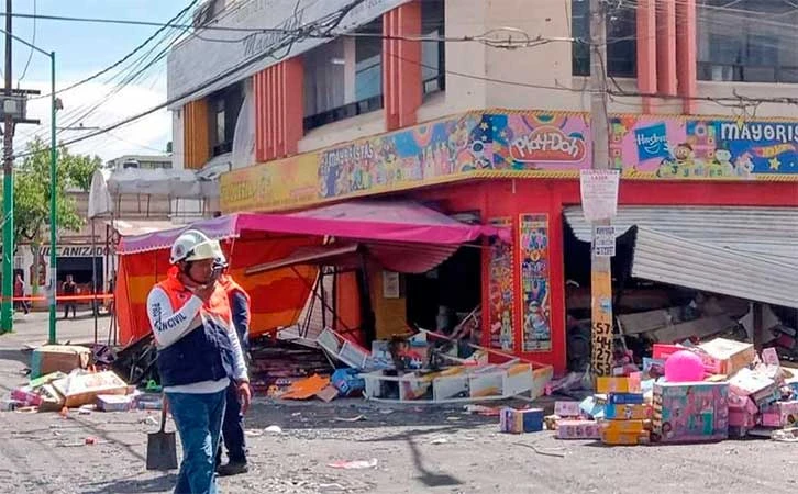 Tres lesionados por explosión en taquería en Iztapalapa