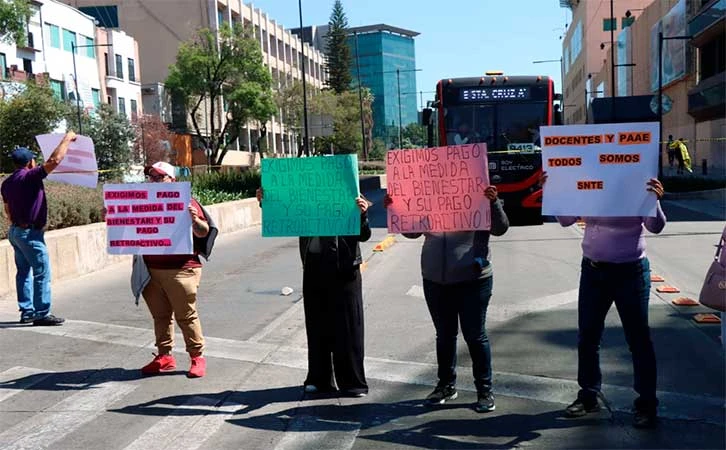 Protestan trabajadores por falta de su Medida del Bienestar prometida por AMLO
