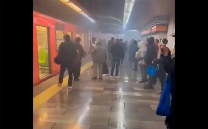Humo y cortes de energía eléctrica retrasa a usuarios del Metro