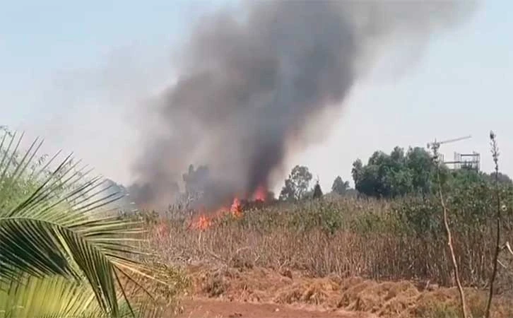 Se suman bomberos capitalinos al combate de incendio en Edomex