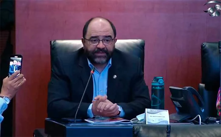 Niega Emilio Álvarez incitar a estudiantes a protestar, pide derecho de réplica