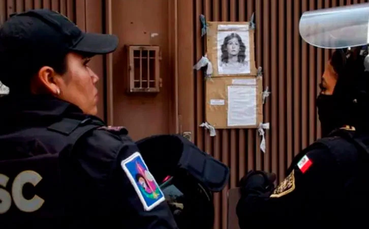 Sujeto armado asalta a Policías en CDMX