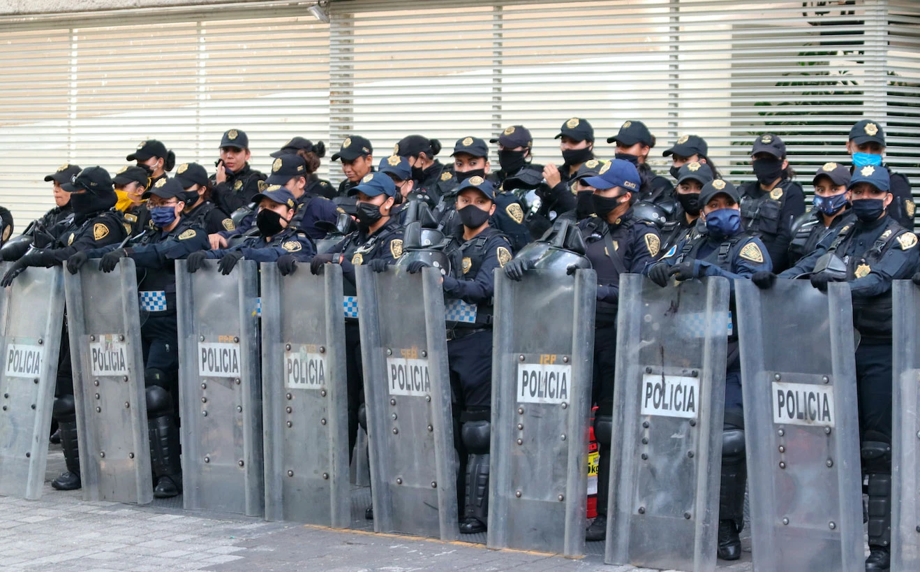 Por abuso laboral, destituyen a mandos del policiales en CDMX