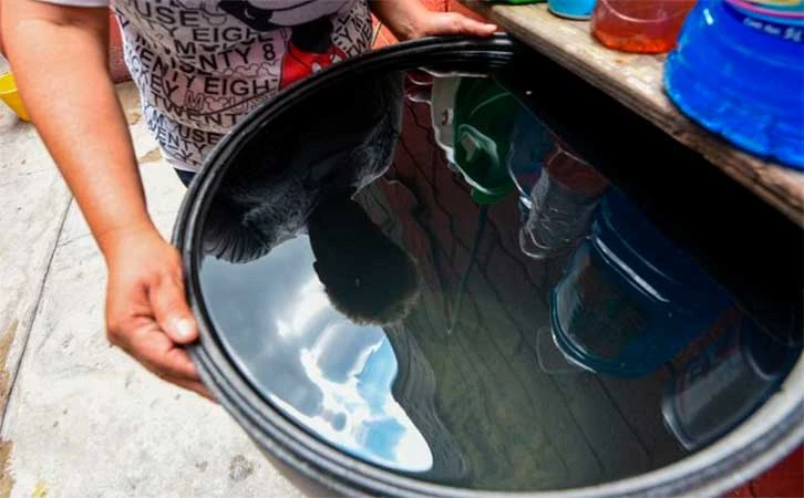 Detectan residuos de lubricantes o aceites en agua de Benito Juárez