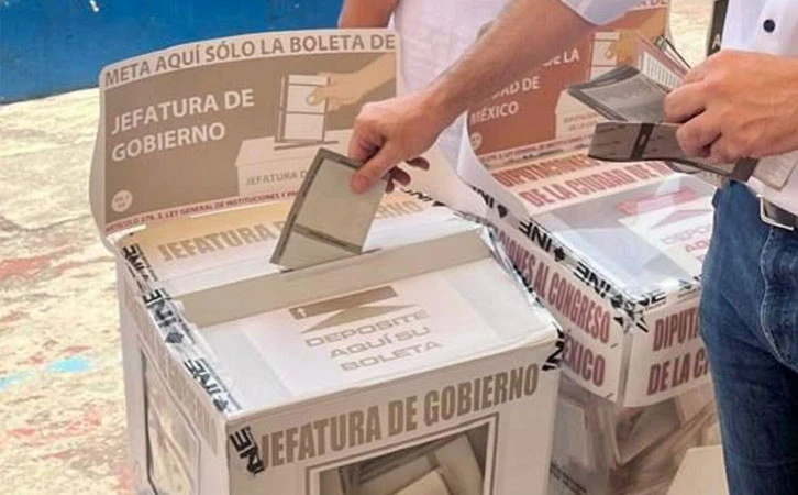 Morena tiñe de guinda la Ciudad de México