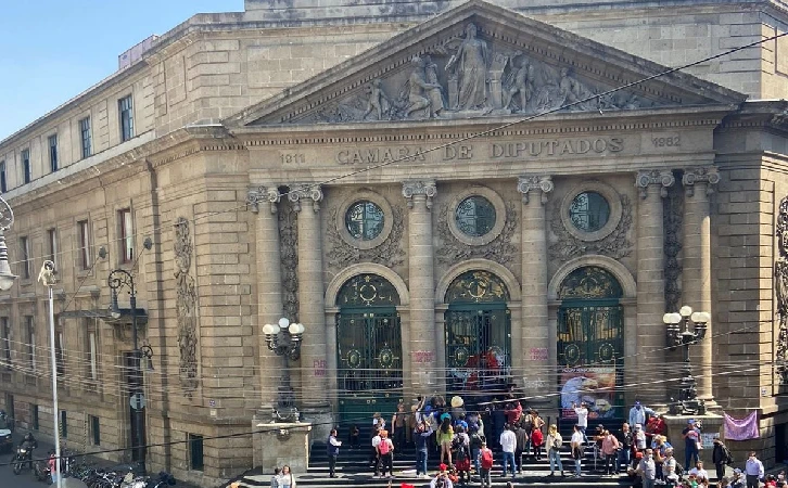 Se repartirán diputados 293 millones de pesos en bonos