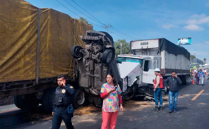 Carambola en la autopista México-Puebla, extreme precauciones