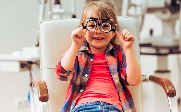 ¡Para ver mejor! Legislan en CDMX estudios y lentes gratuitos para infantes