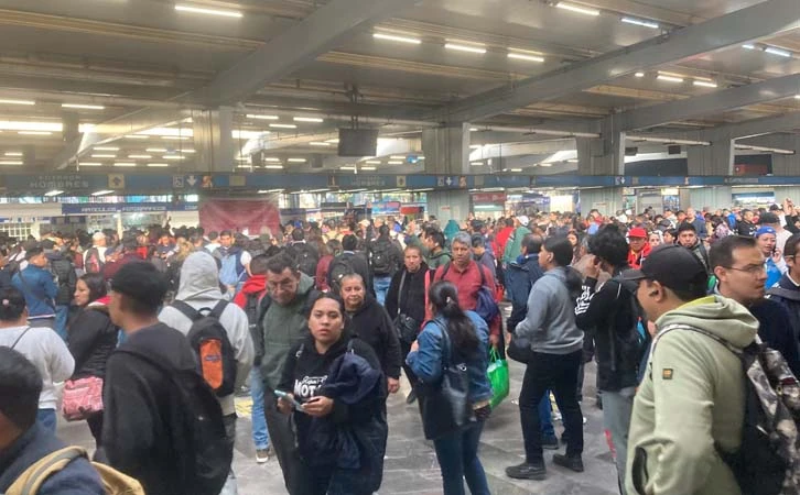 Líneas 2 y 7 del Metro CDMX colapsadas, Metrobús con retrasos