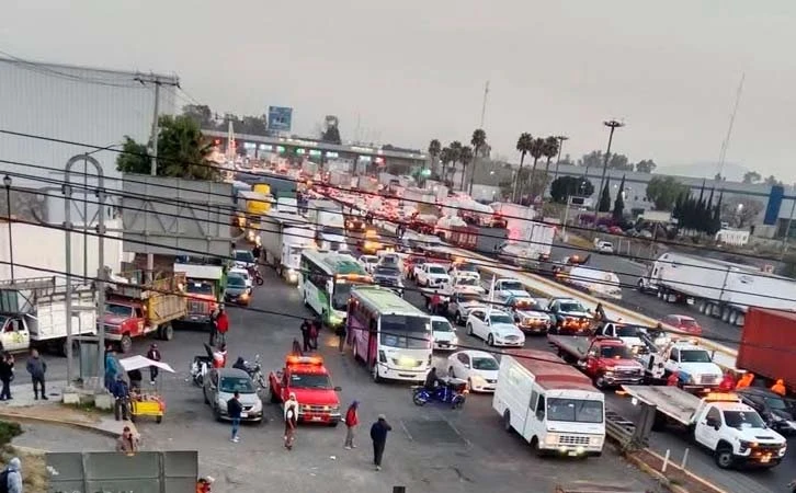 Inicia megamarcha de transportistas y comerciantes en el Valle de México