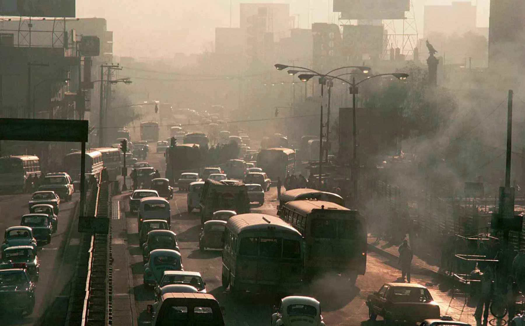 Más impuestos para los que más contaminan la CDMX, proponen legisladores