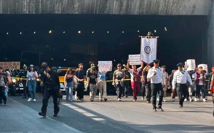Estudiantes del Politécnico marcha a Zacatenco