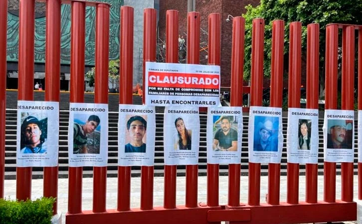 Colectivos de búsqueda clausuran simbólicamente la Cámara de Diputados