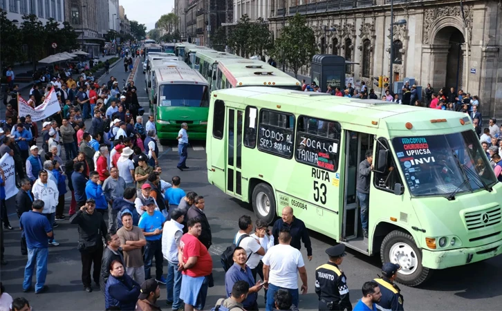 Transportistas de CDMX exigen aumento tarifario de 3 pesos