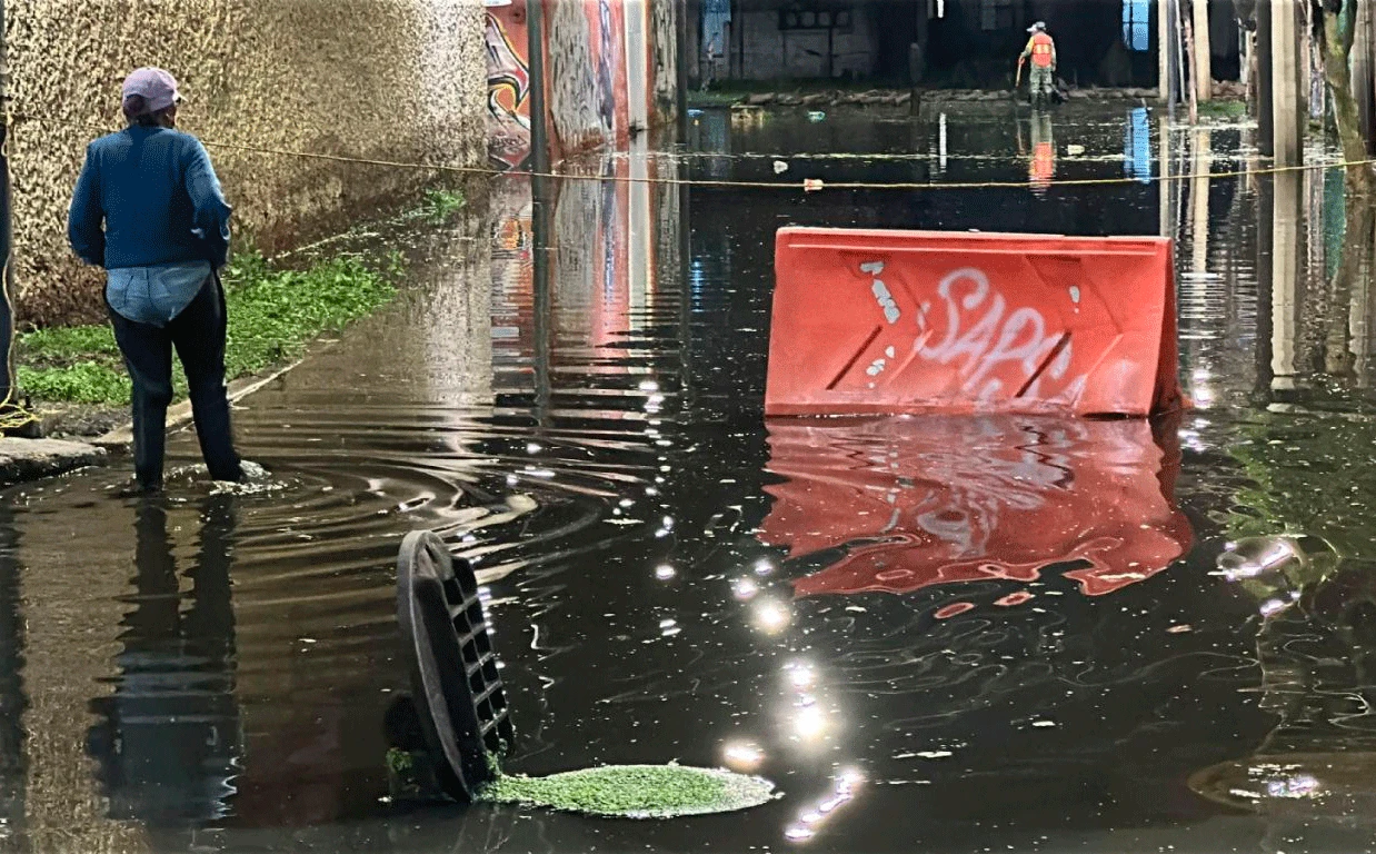 Suman 19 casas afectadas en Tláhuac por desbordamiento del Canal Luis Delgado