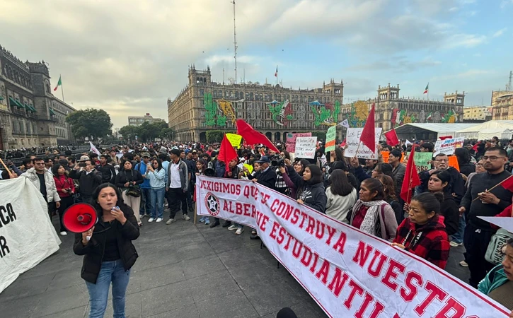 Granaderos de CDMX reprimen a estudiantes de Oaxaca