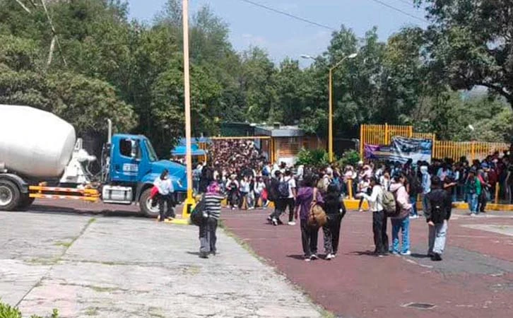 Alumnos de CCH realizan homenaje a alumno asesinado