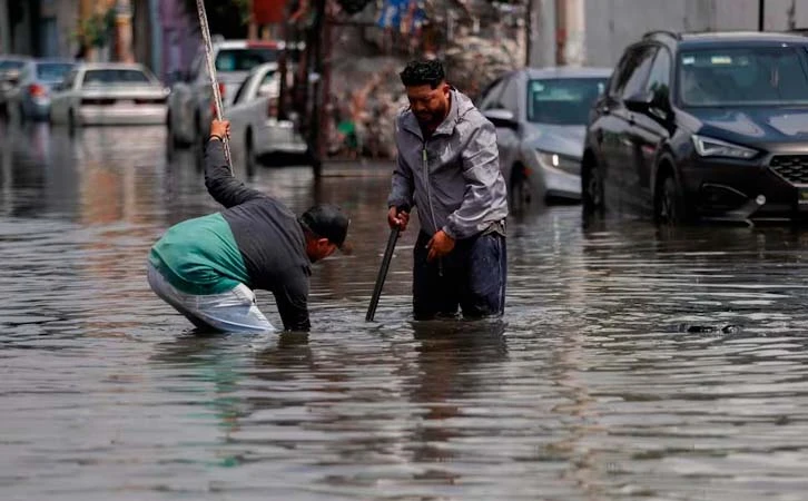 Inundaciones arrasan con todo en Iztapalapa