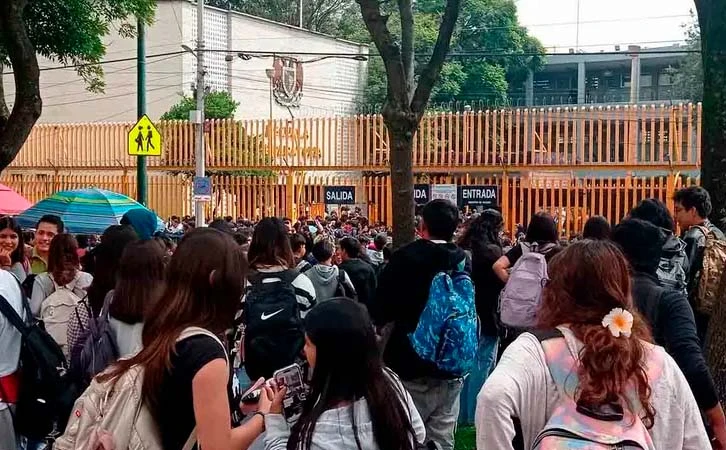 Desalojan Prepa 8 de la UNAM por presunta amenaza de bomba