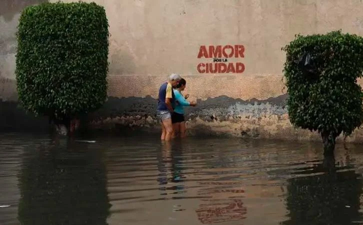 Abuchean y corren a alcaldesas de Morena