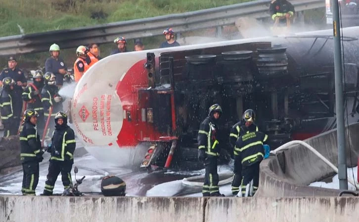 Suman 75 querellas por explosión de pipa en Iztapalapa