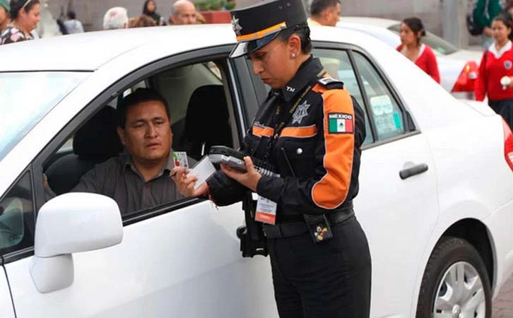 Reportan más de mil infracciones de tránsito en el primer día de clases en CDMX